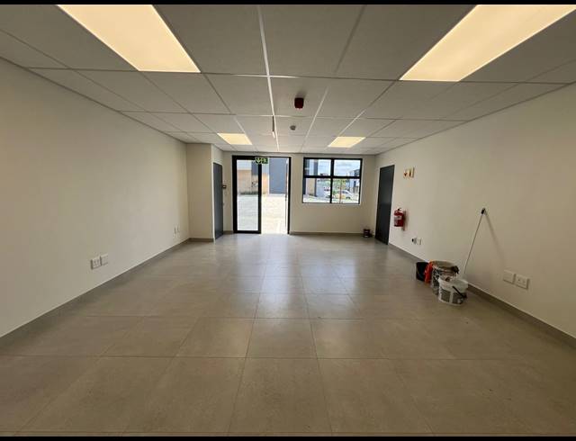 571M² WAREHOUSE TO LET IN SAMRAND BUSINESS PARK